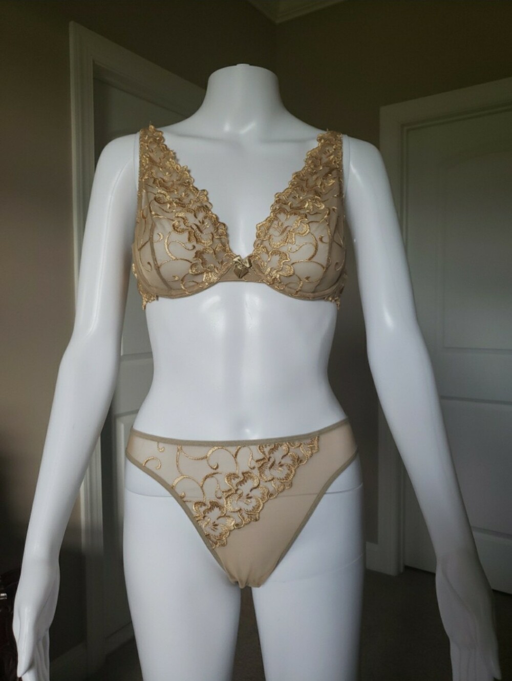 Victoria's Secret Sheer Gold Embroidered Underwire Bra Lingerie Set 36C/Small